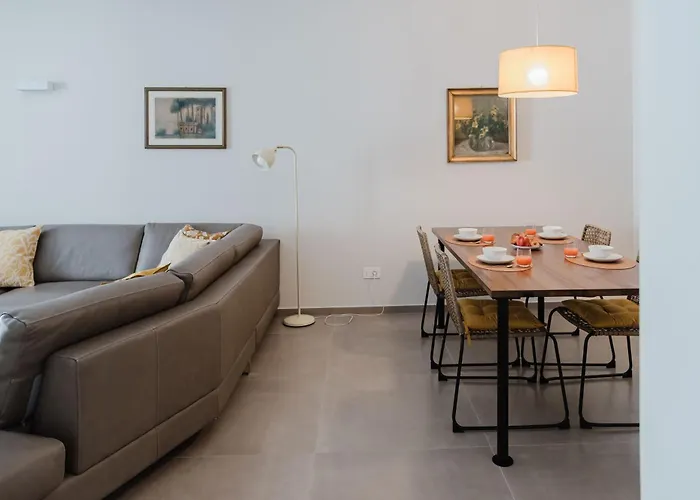 Senape - By Lovecomo Nyaraló *